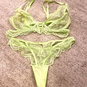 Perfect condition set I never wore because it didn’t fit.  Panties are size S.